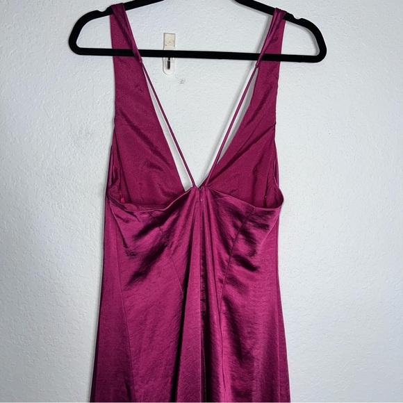 Showpo Maxi Dress Women’s Size 6 Satin Hot Pink Slit Front Sleeveless Gown B20 - Picture 7 of 12